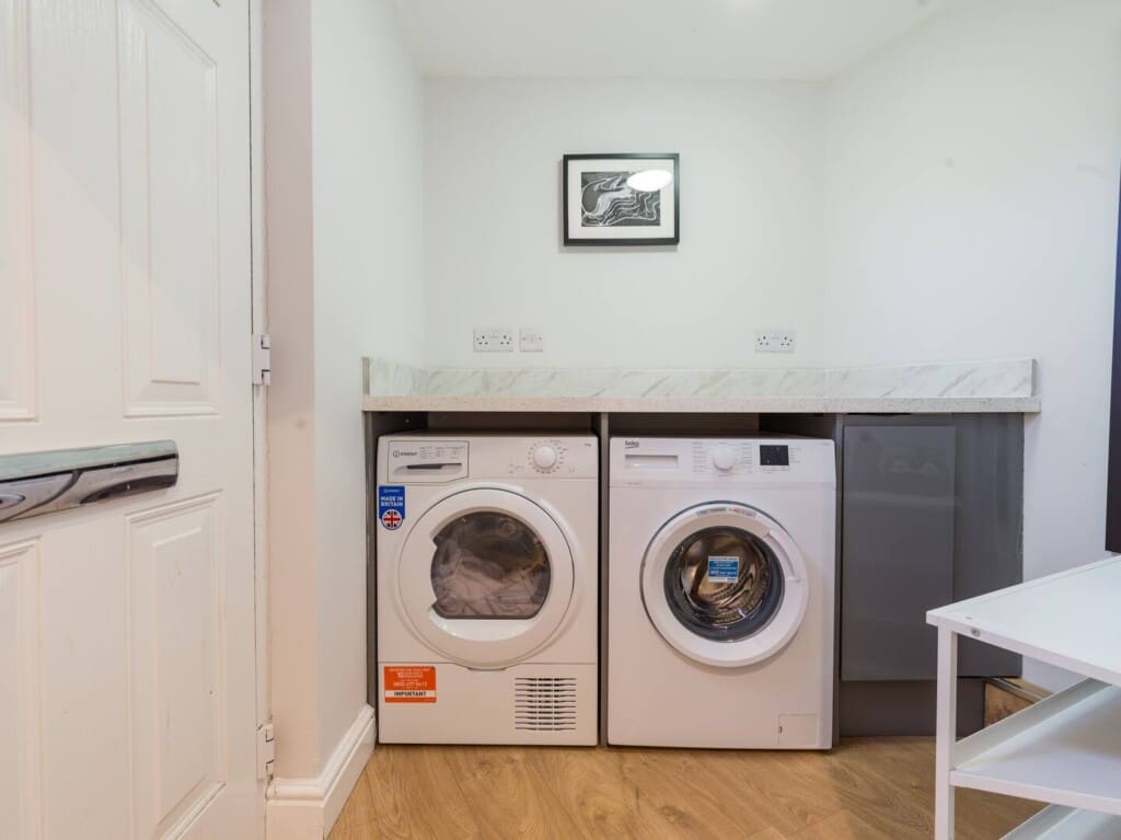 3b08a437 e4f3 49e7 bf8e 7b2ace15d6ec